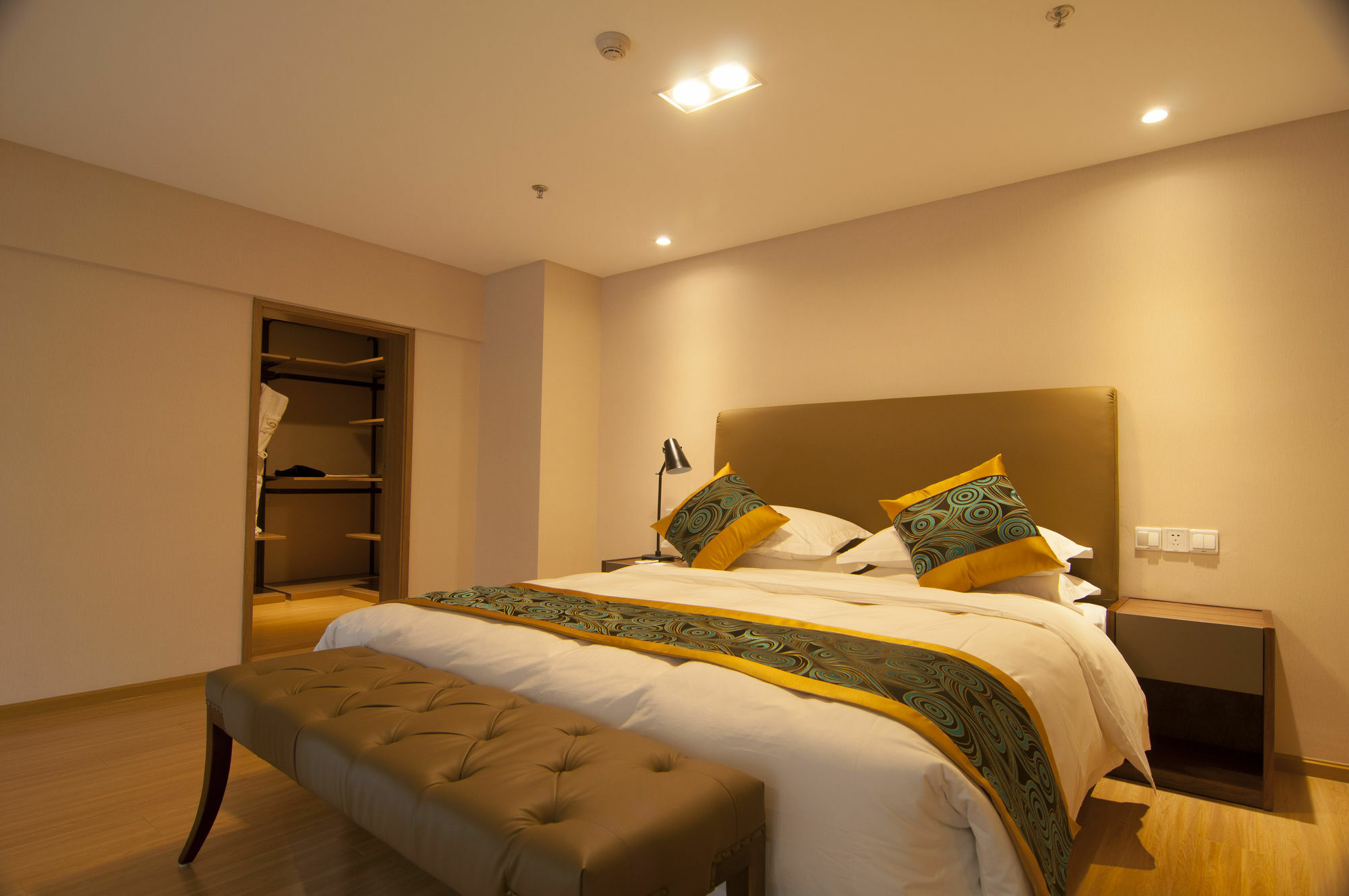 Home Plus Suite Hotel And Apartment Wuhan Exterior photo