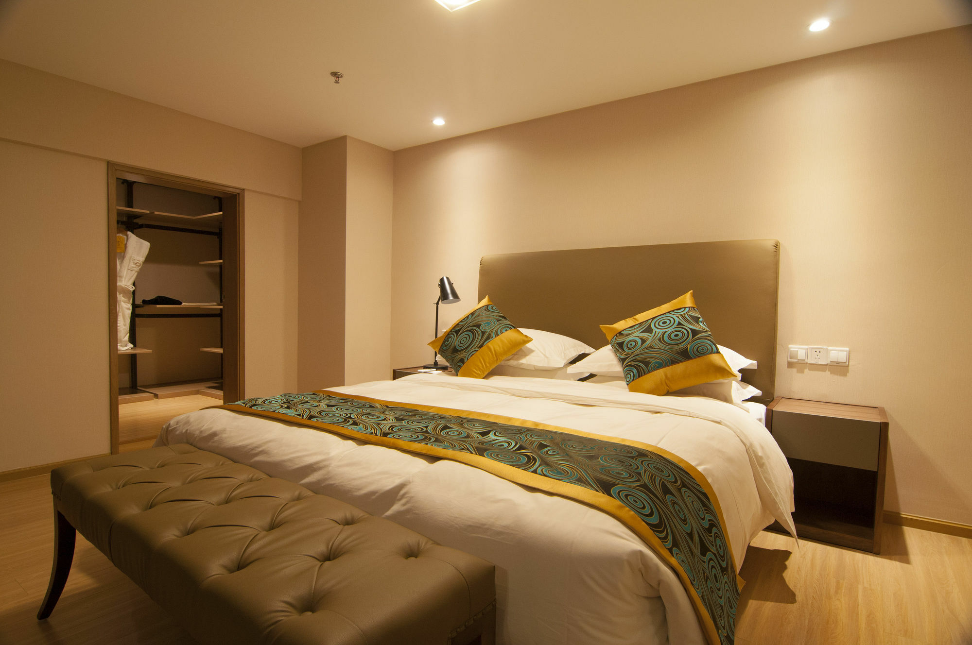 Home Plus Suite Hotel And Apartment Wuhan Exterior photo